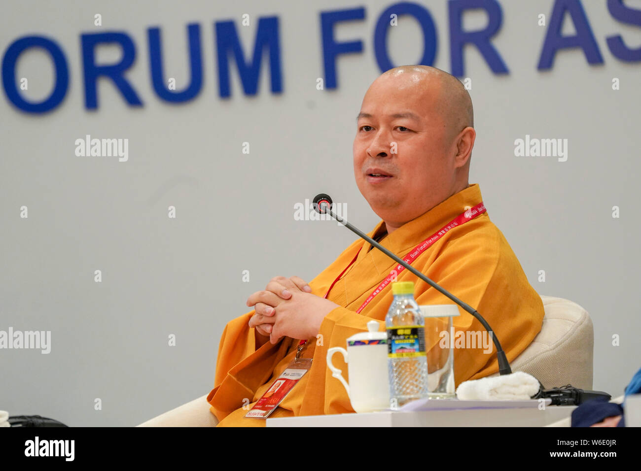 Yin Shun, Vice Presidente della associazione buddista della Cina, assiste i sub-forum di "leader religiosi dialogo' durante il Forum Boao per l Asia Ann Foto Stock