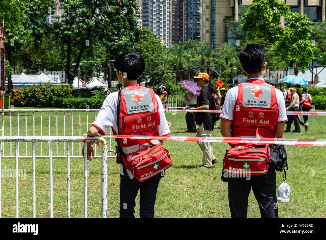 Primo soccorso dei lavoratori di Hong Kong durante il 2019 proteste Foto Stock