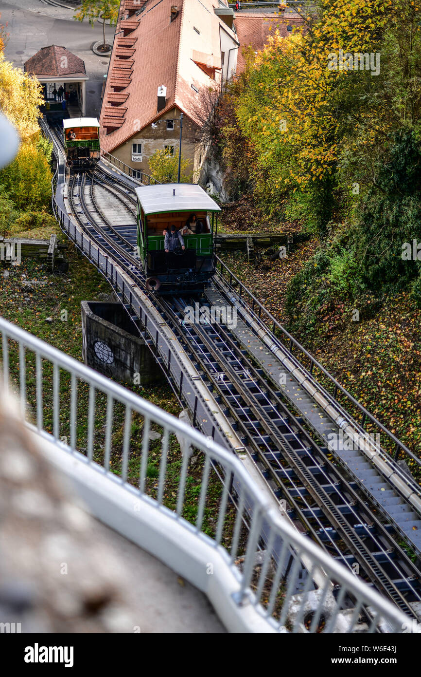 Svizzera: Friburgo. Neuveville quartiere. Collegamento tra Basse-Ville e il municipio, la ferrovia a cremagliera, elencato come pietra miliare storica nazionale, s Foto Stock