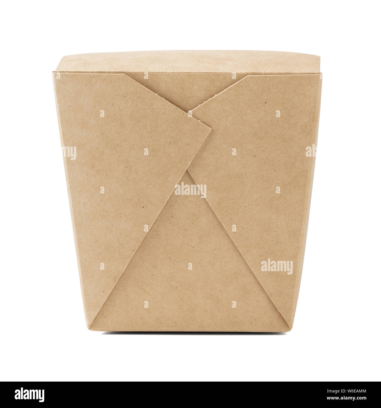 Carta Kraft per scatola di cibo da asporto. Chiuso il contenitore di cartone per la consegna del cibo. Isolato su sfondo bianco. Vista laterale. Foto Stock
