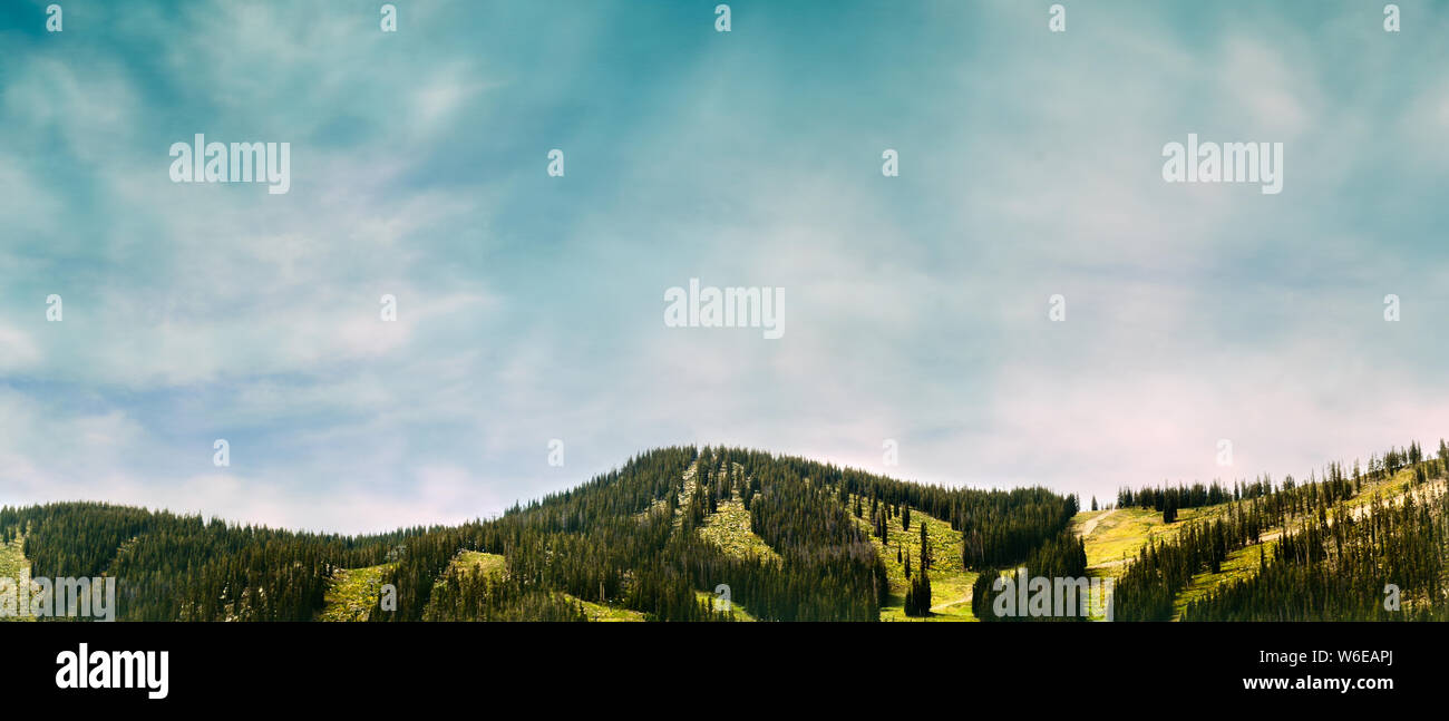 Paesaggio panoramico di rotolamento sulle colline di montagna del parco nazionale Foto Stock