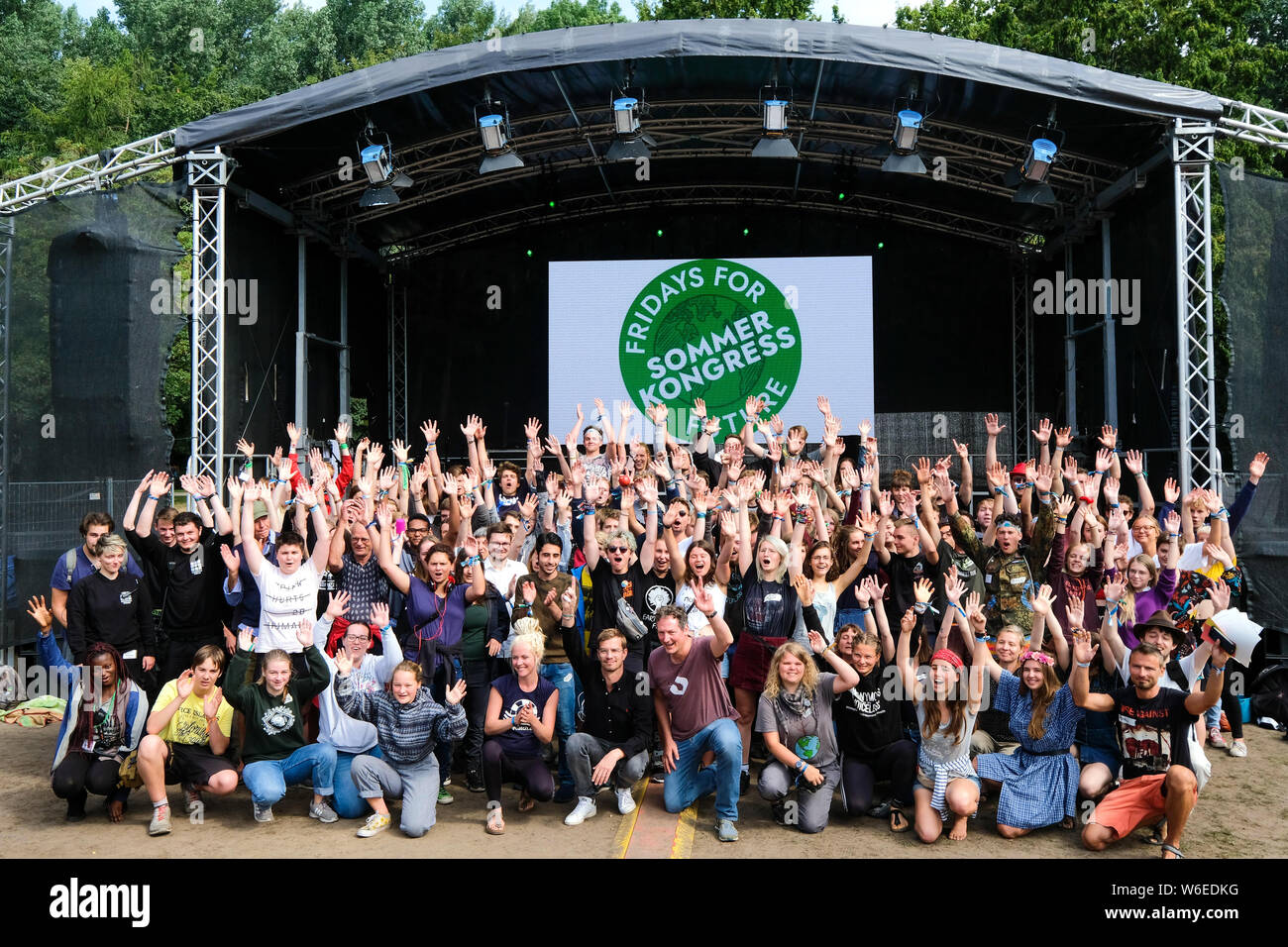 Dortmund / Germania Agosto 01, 2019. I partecipanti della prima nazionale tedesco "Venerdì per il futuro " estate congress si incontrano a Dortmund Wischlingen Park. Clima giovani attivisti provenienti da tutta la Germania sono venuti insieme per quattro giorni per un 'venerdì per il futuro " Estate Congresso di Dortmund. Ci sono previste 140 workshop, podi e azioni intorno alla protezione del clima, attivismo e politica. Gli organizzatori si aspettano più di 1.400 partecipanti. Foto Stock