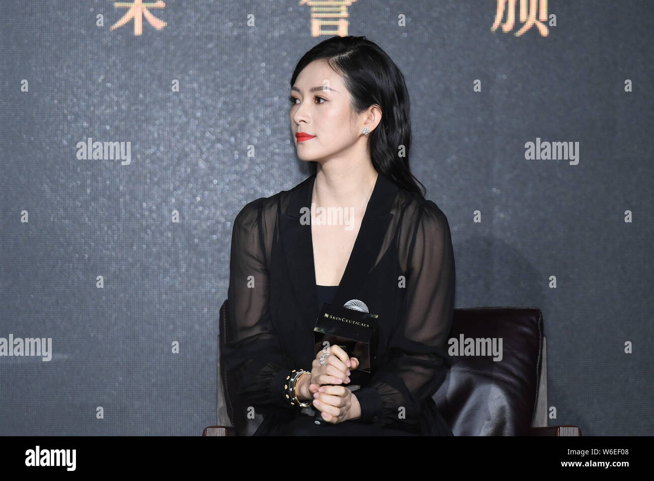 Attrice cinese Zhang Ziyi assiste ad una cerimonia di premiazione a Pechino in Cina, 25 marzo 2018. Foto Stock