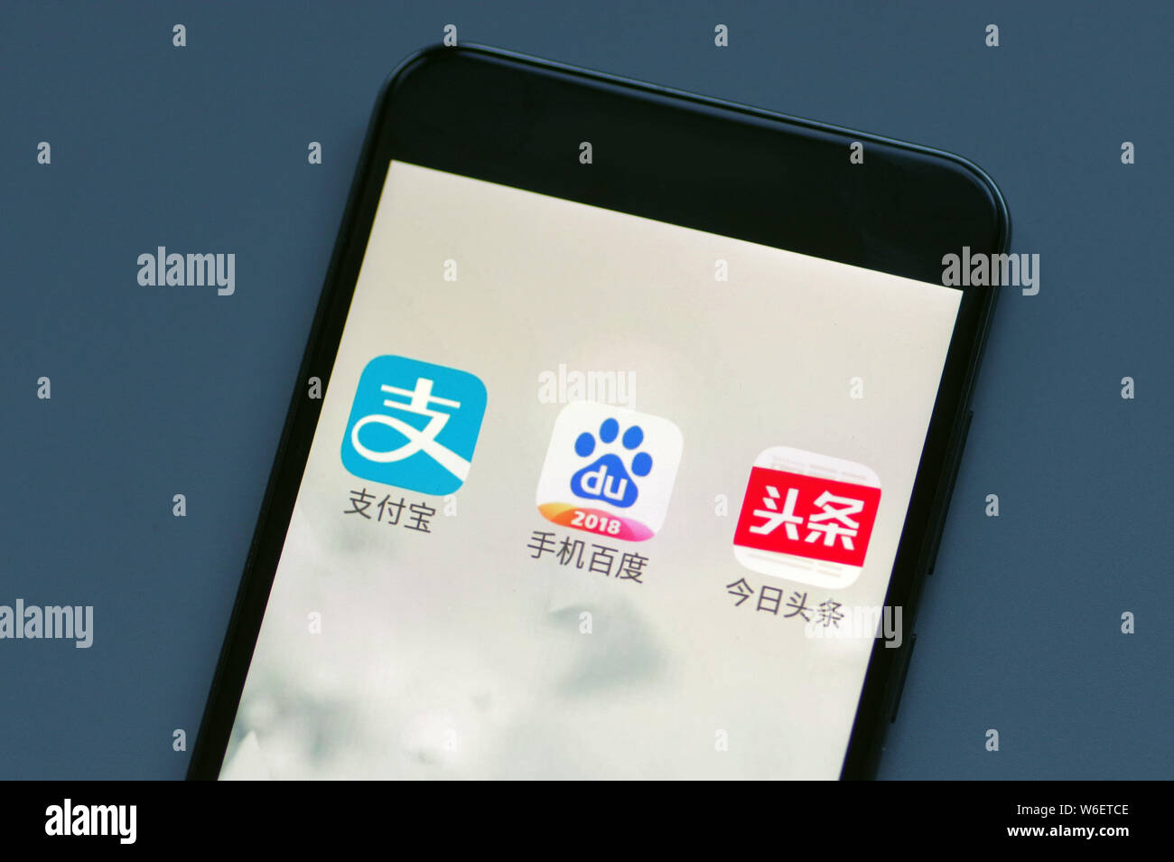 --FILE - Consente di visualizzare le icone delle applicazioni mobile Alipay, il servizio di pagamento online di Alibaba's Ant finanziari, Cinese del motore di ricerca Baidu e pe cinese Foto Stock