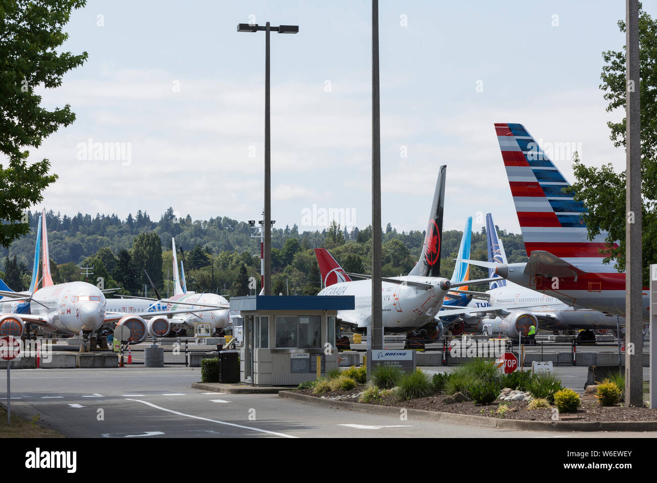 Undelivered 737 MAX aerei circondano il cancello anteriore al Boeing impianto 2 fabbrica sulla luglio 30, 2019. Foto Stock