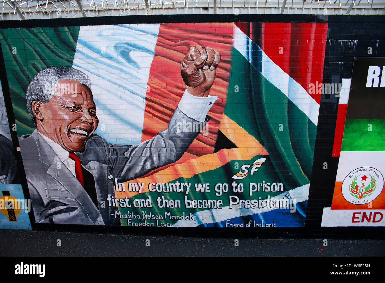 Ritratto: Nelson Mandela, Impressionen: Parete Internazionale di Belfast, Nordirland/ Irlanda del Nord (nur fuer redaktionelle Verwendung. Keine Werbung. R Foto Stock