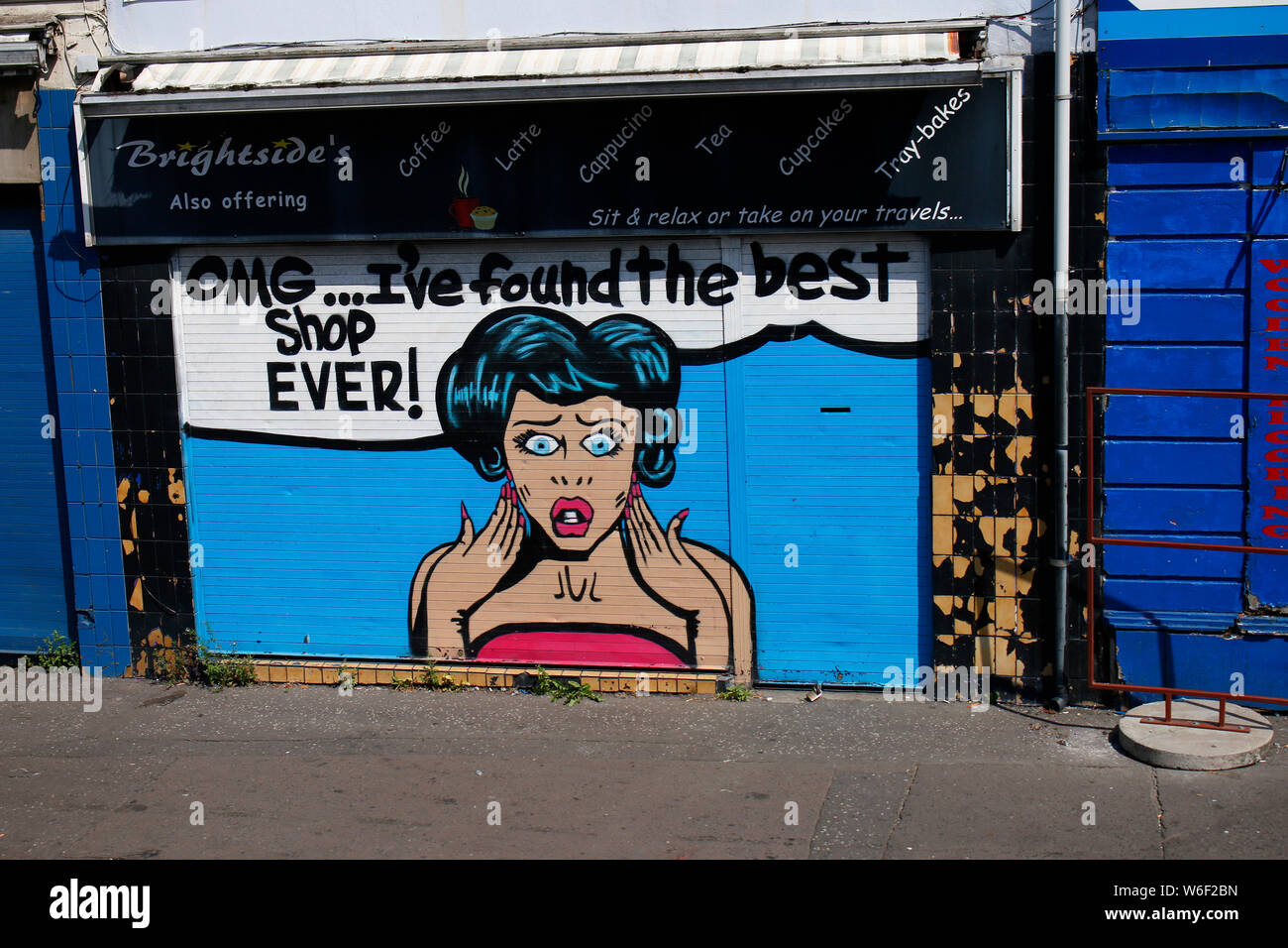 'OMG, ho trovato il negozio migliore mai' - Graffity un Laden, Shankill Road, Belfast, Nordirland (nur fuer redaktionelle Verwendung. Keine Werbung. Ref Foto Stock