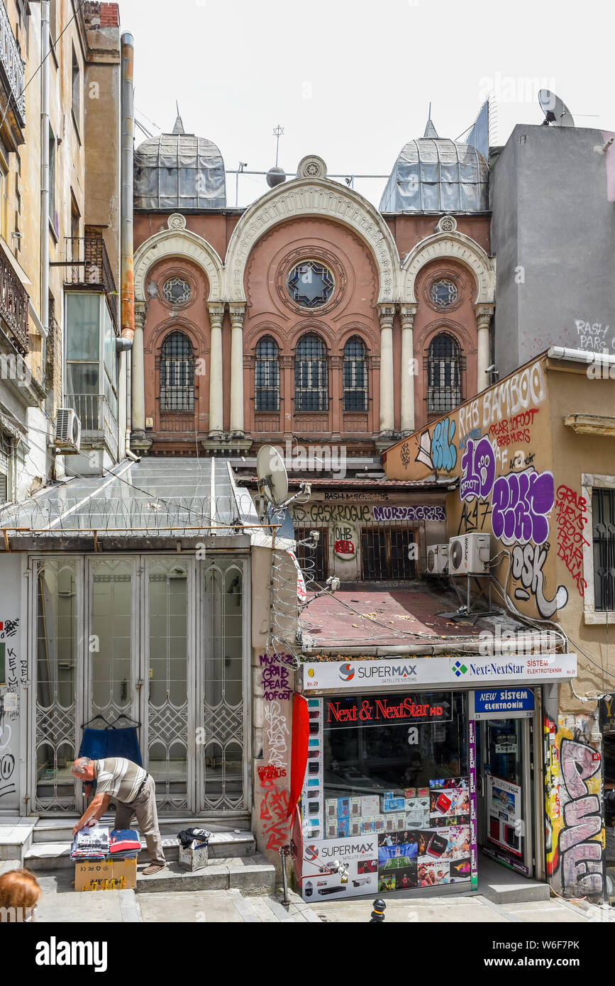 Vista esterna di Ashkenazi sinagoga fu fondata dagli ebrei di origine austriaca nel 1900 e si trova in Beyoglu, Istanbul, Turchia.25 Luglio 2019 Foto Stock