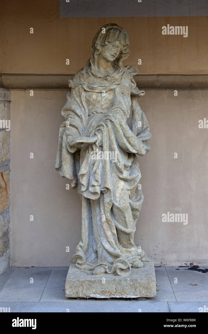 Statua, Città Chiesa Parrocchiale dell'Assunzione di Maria, Deggendorf, Foresta Bavarese, Bassa Baviera, Germania Foto Stock