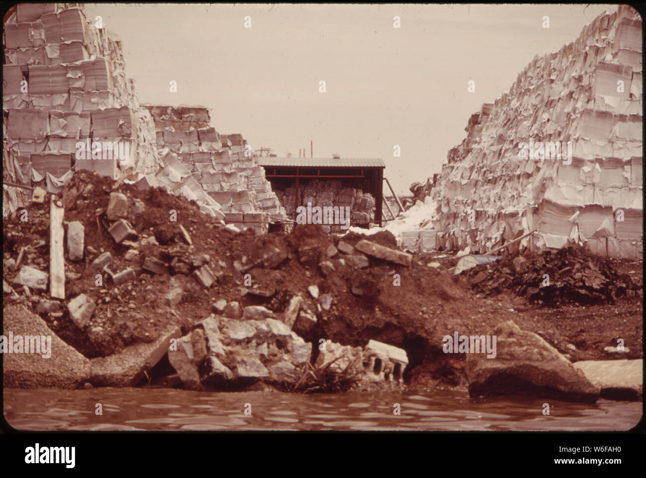 Balle DI SCORTE A FORT HOWARD PAPER COMPANY DA Piramidi di carta sulle rive della Baia Verde Foto Stock