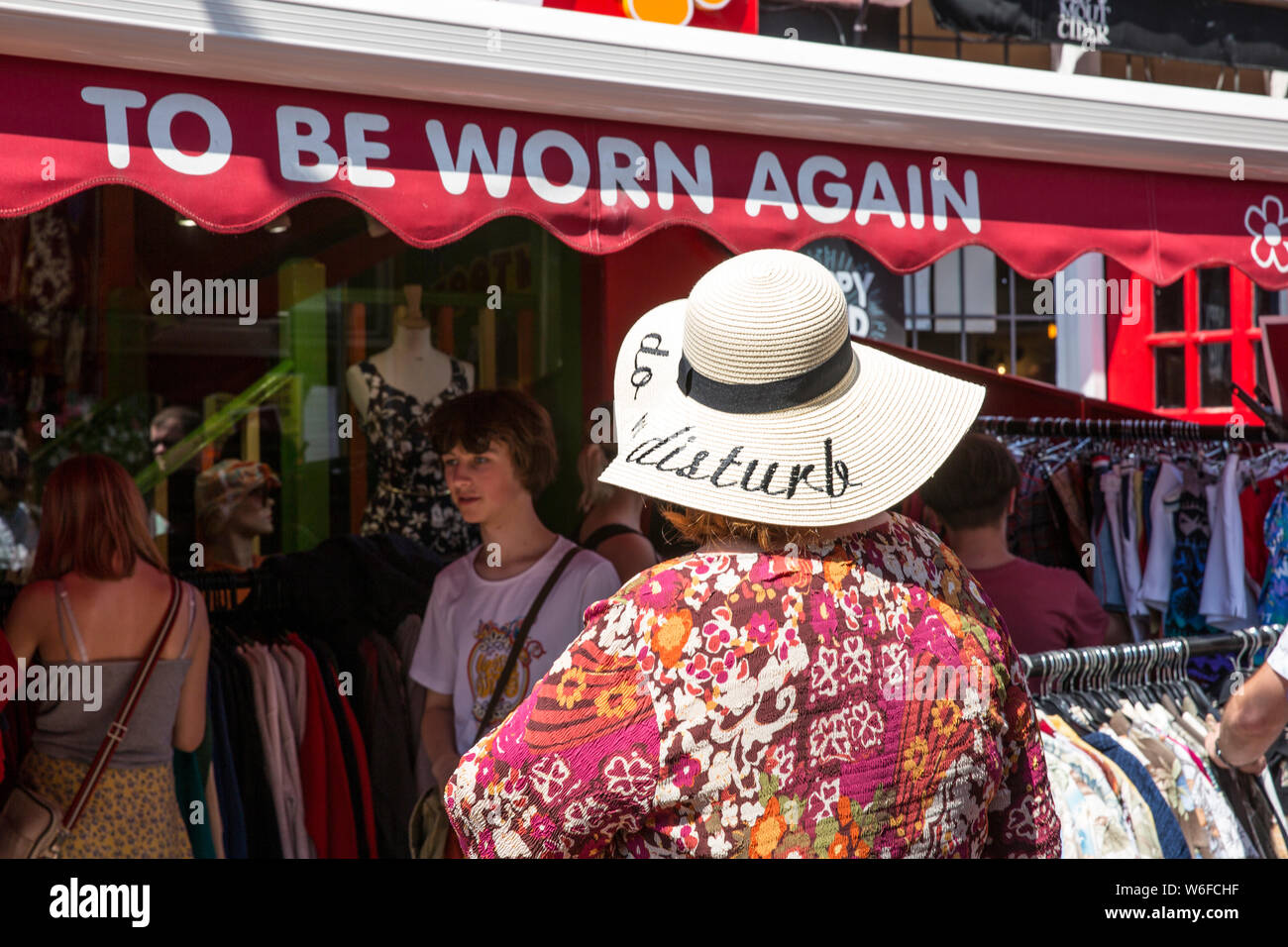 Negozi vintage nel cuore del North Laine, pezzi di antiquariato e vintage boutique nelle corsie in zona, set back dal lungomare a Brighton, Inghilterra. Foto Stock