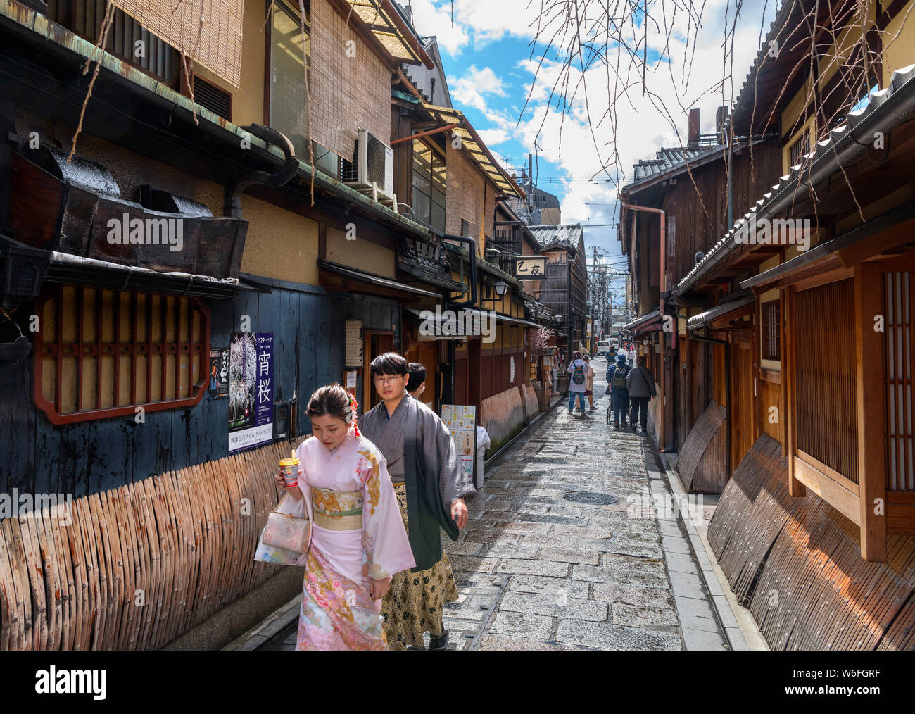 Tradizionali edifici giapponesi nello storico quartiere di Gion a Kyoto, Giappone Foto Stock