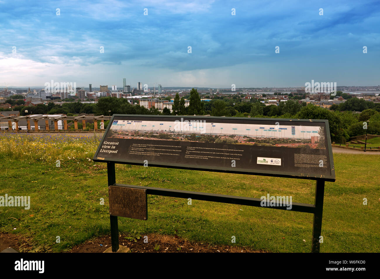 Bacheca di Everton Park che descrive la vista come "il più grande vista in  Liverpool', usato regolarmente in pullman carichi di turisti a prendere le  fotografie Foto stock - Alamy