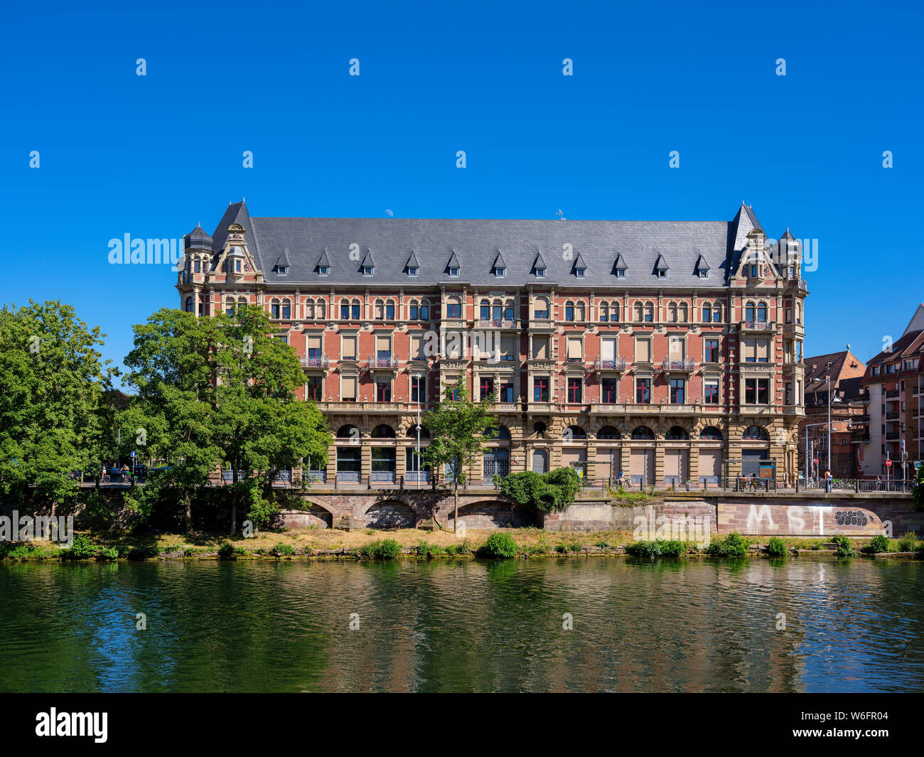 Gallia edificio, residence studentesco, alloggio dormitorio, fiume Ill, quartiere Neustadt, Strasburgo, Alsazia, Francia, Europa Foto Stock