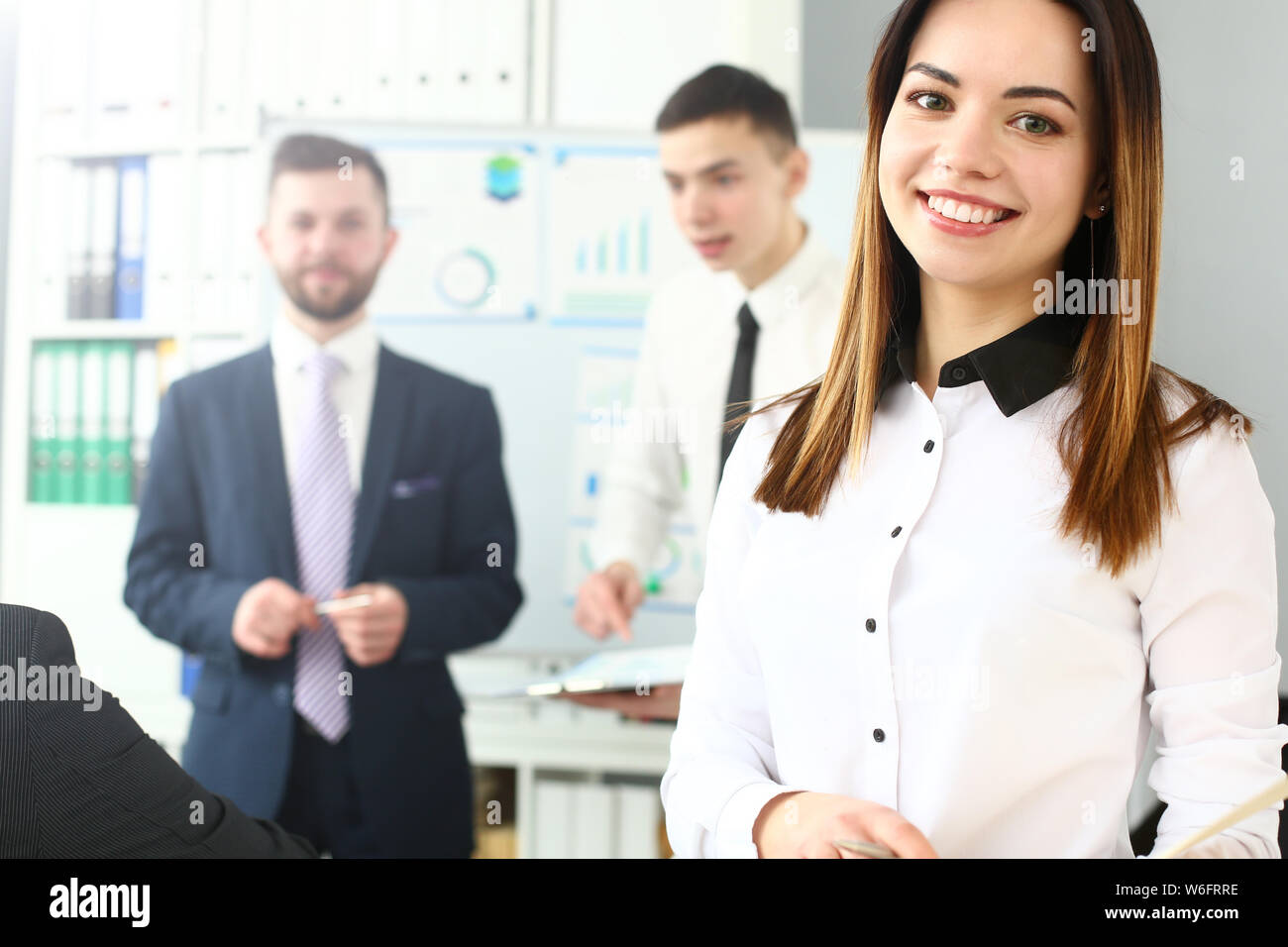 Bellissima femmina in ufficio Foto Stock