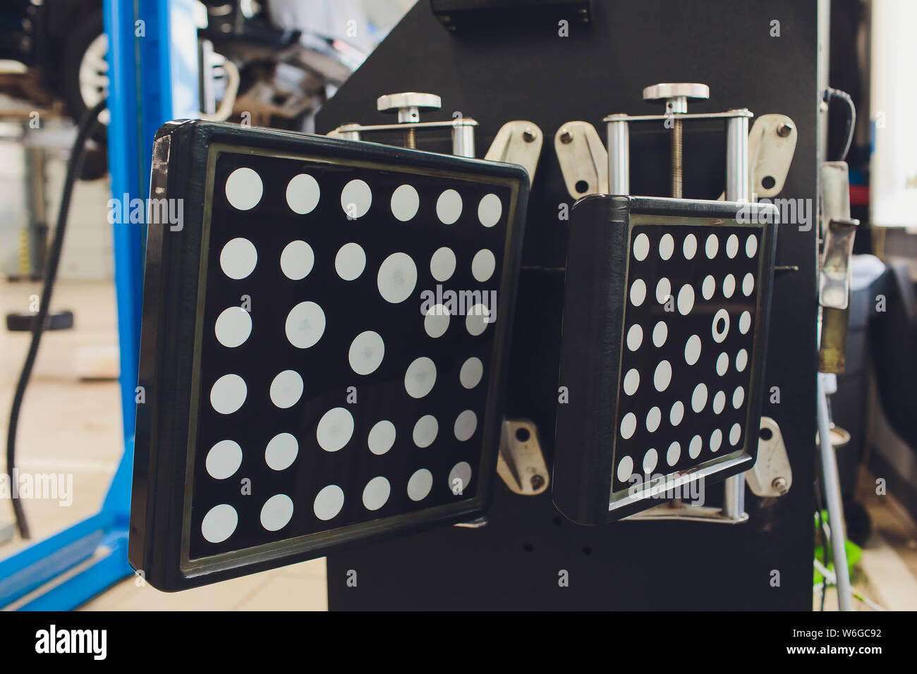 Informatizzato di allineamento pneumatico auto clamp della macchina laser. Foto Stock