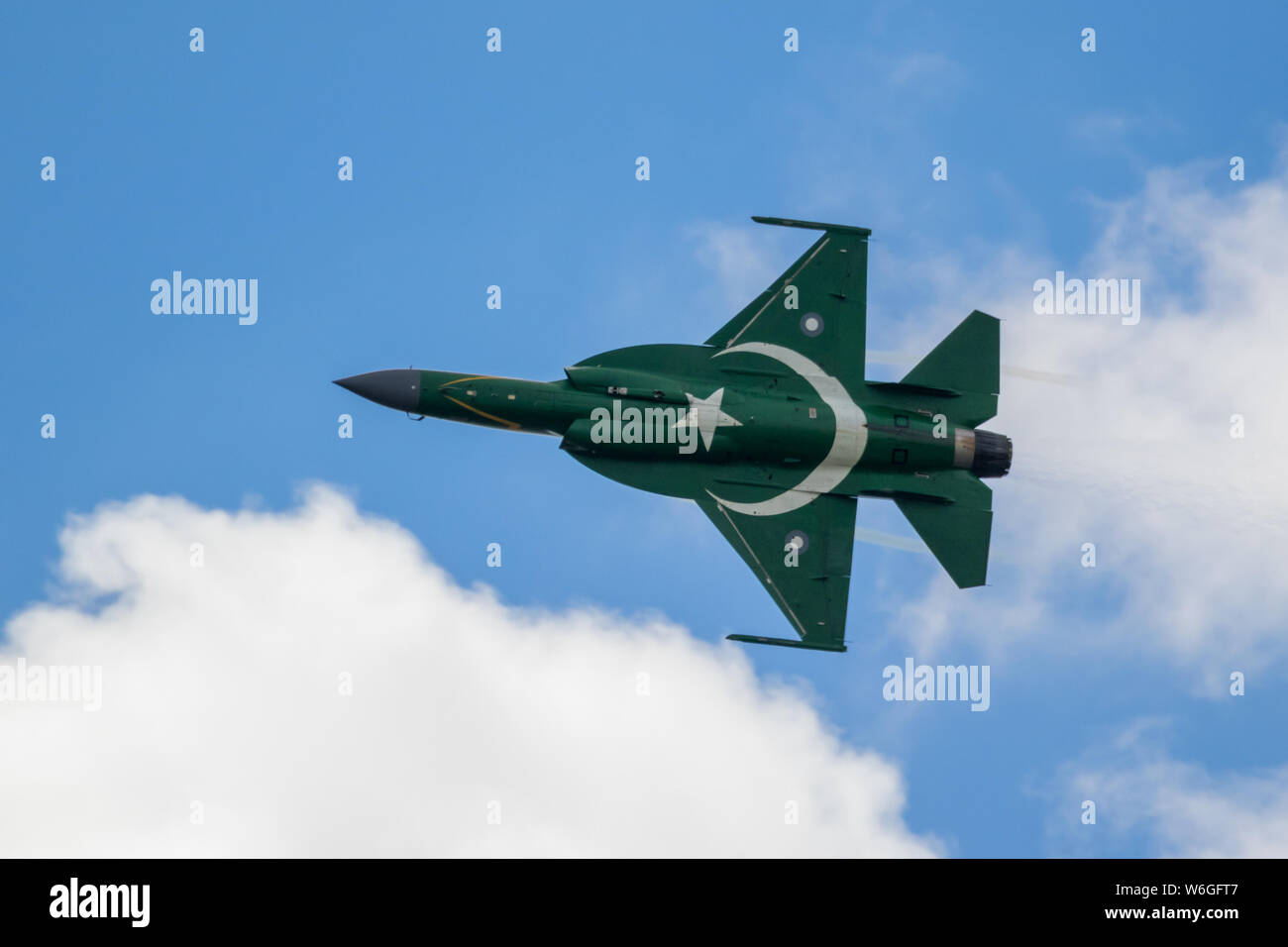 LE BOURGET PARIGI - giu 21, 2019: Pakistan Air Force PAC JF-17 Thunder jet da combattimento aereo volo dimostrativo al Paris Air Show. Foto Stock