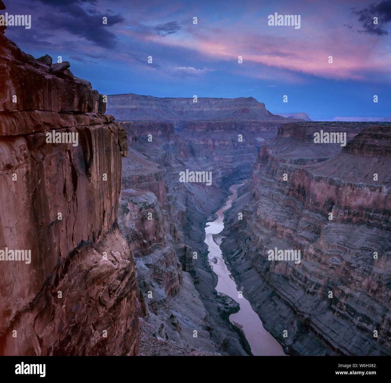 Crepuscolo, Toroweap si affacciano, il Fiume Colorado e il Grand Canyon National Park, Arizona Foto Stock