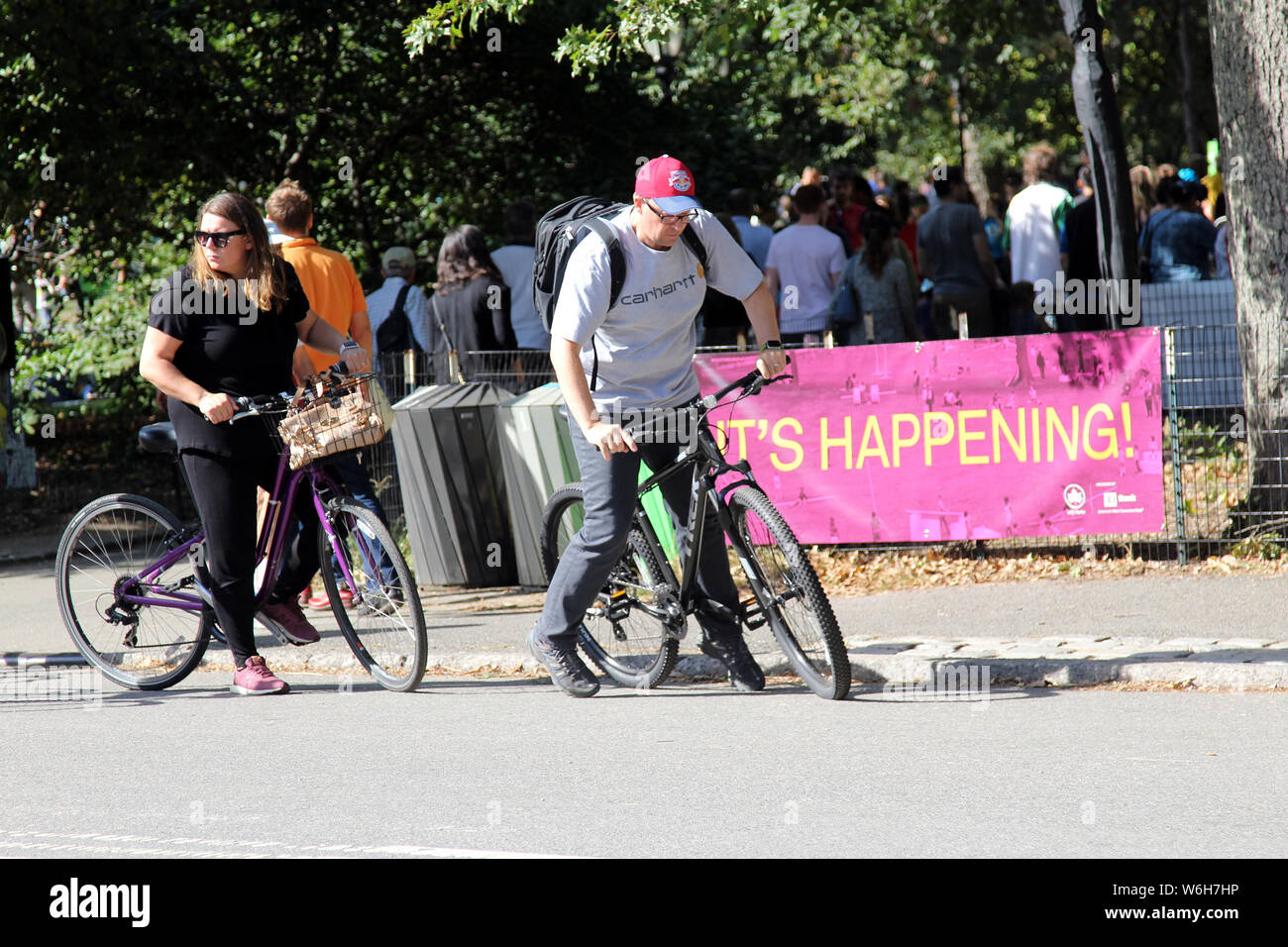 New York, NY, STATI UNITI D'AMERICA. 1st. Aug, 2019. Noleggio biciclette, ciclisti e memoriale per ciclisti ucciso mentre escursioni in bicicletta nella città di New York. © 2019 G. Ro Foto Stock