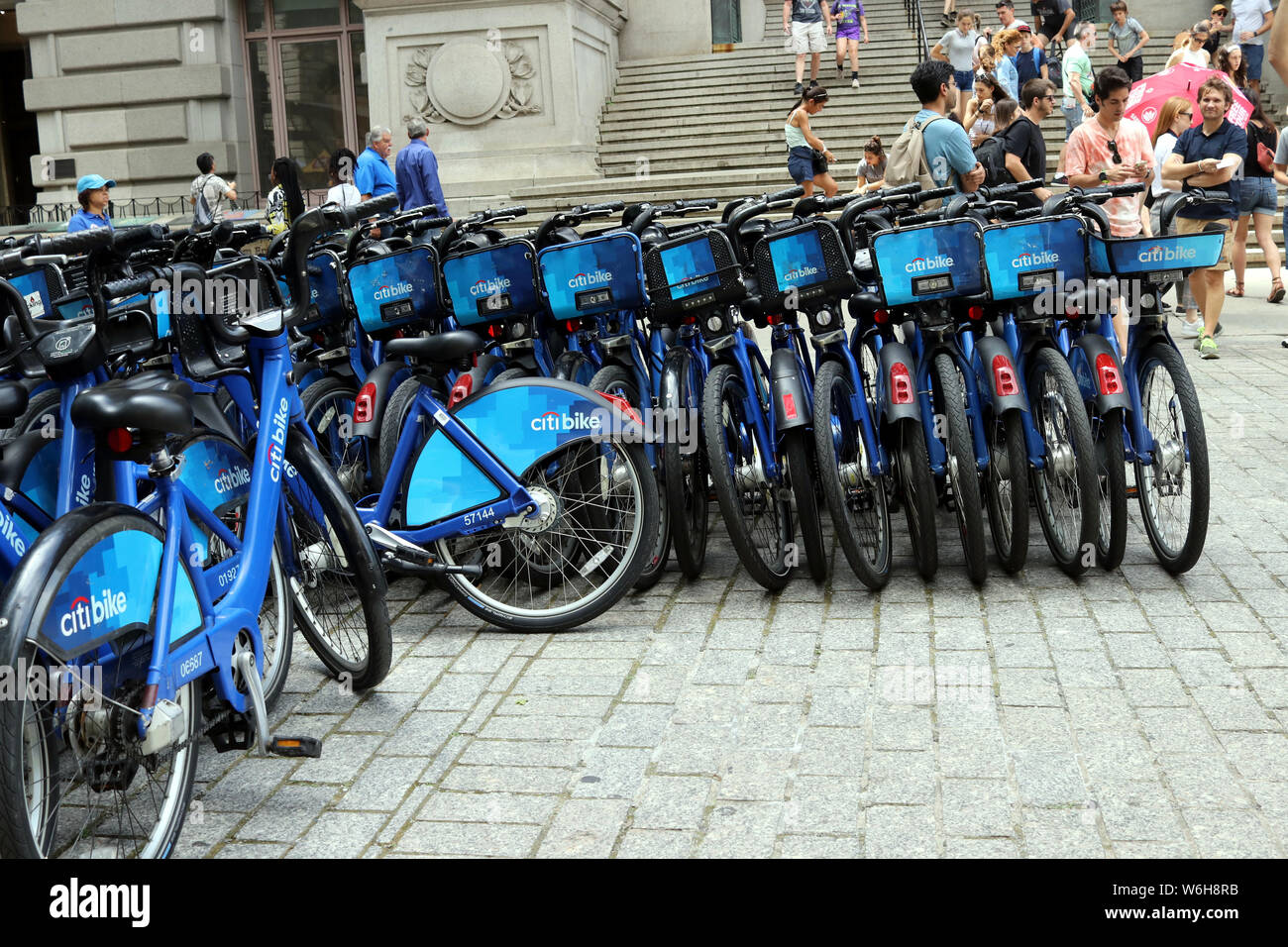 New York, NY, STATI UNITI D'AMERICA. 1st. Aug, 2019. Noleggio biciclette, ciclisti e memoriale per ciclisti ucciso mentre escursioni in bicicletta nella città di New York. © 2019 G. Ro Foto Stock