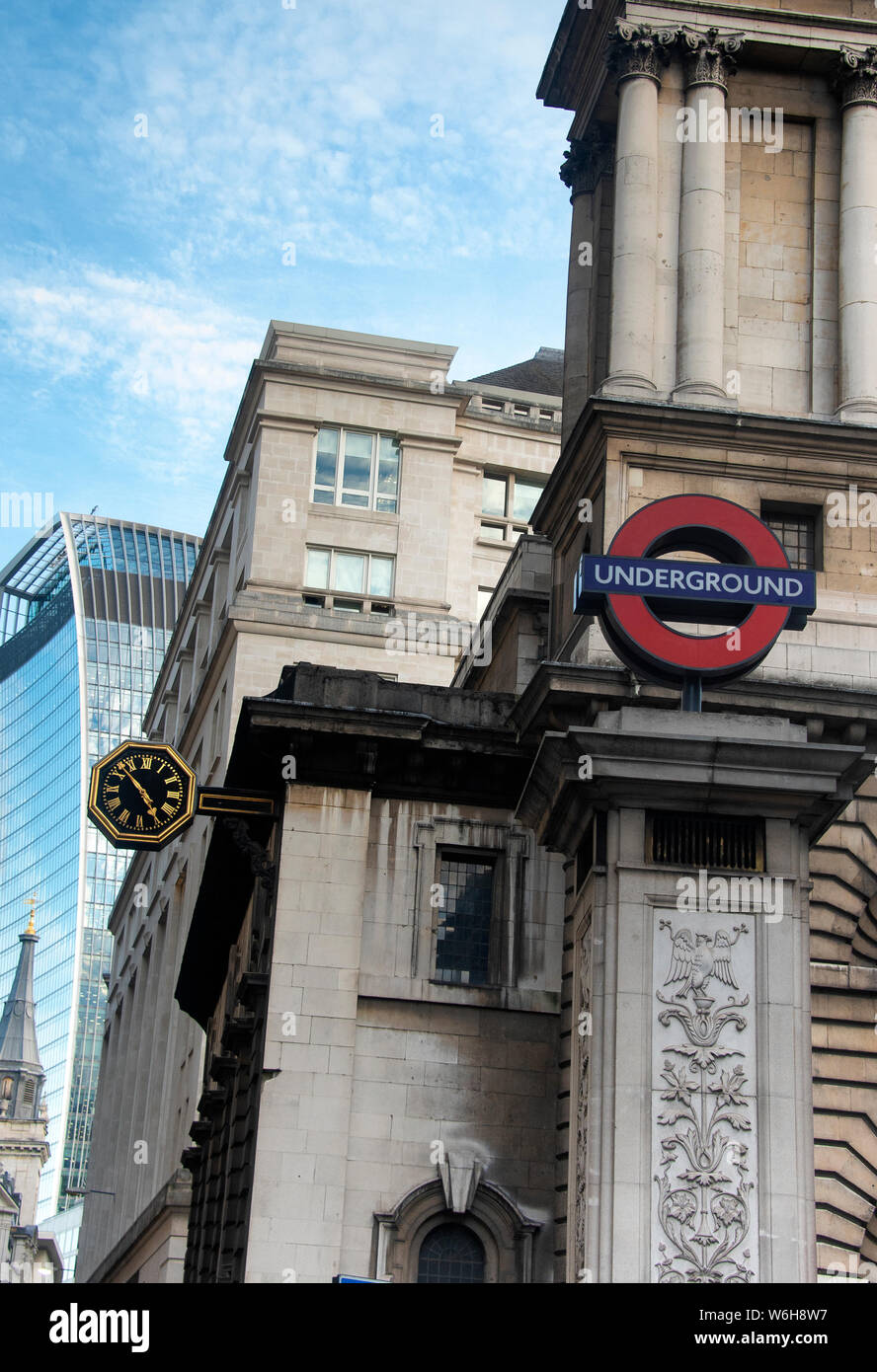 La metropolitana di londra la segnaletica, londinese comunemente utilizzati per i pendolari Foto Stock