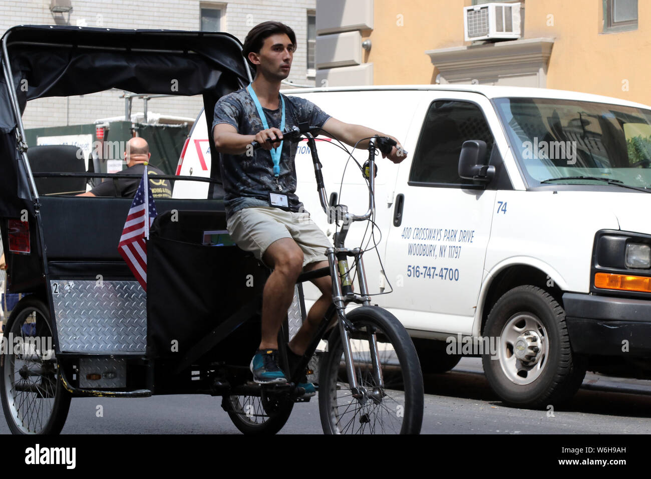 New York, NY, STATI UNITI D'AMERICA. 1st. Aug, 2019. Noleggio biciclette, ciclisti e memoriale per ciclisti ucciso mentre escursioni in bicicletta nella città di New York. Nella foto ar Foto Stock