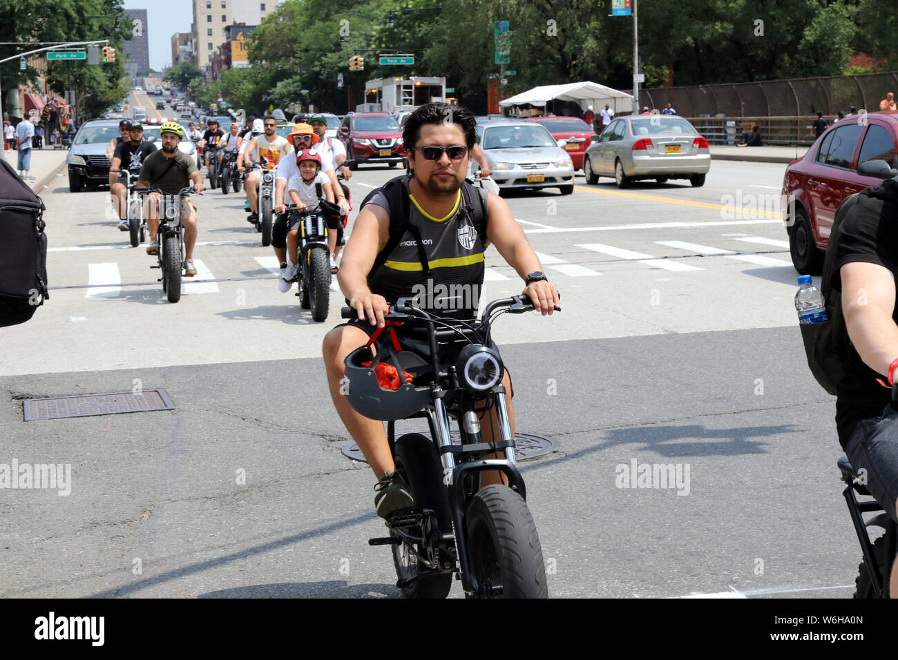 New York, NY, STATI UNITI D'AMERICA. 1st. Aug, 2019. Noleggio biciclette, ciclisti e memoriale per ciclisti ucciso mentre escursioni in bicicletta nella città di New York. © 2019 G. Ro Foto Stock