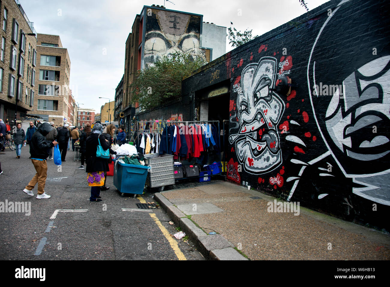 Brick Lane market alla domenica Foto Stock