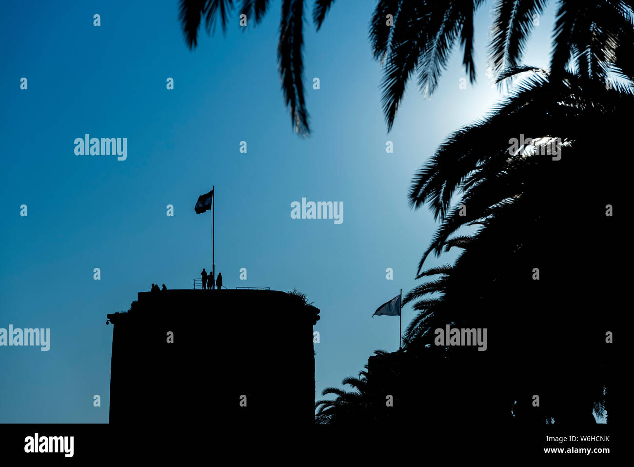 Silhouette di torre nel Castello di Kamerlengo; Trogir, Croazia Foto Stock