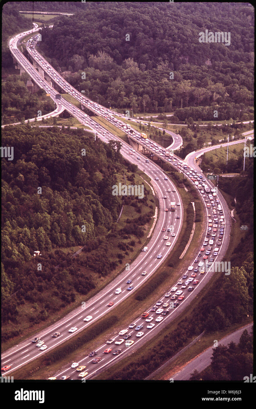 Guardando a Sud dalla tangenziale di ponte sul Potomac. CAPITAL BELTWAY CERCHI IL VIRGINIA-MARYLAND sobborghi e fornisce accesso ad alta velocità AI PUNTI NEL QUARTIERE Foto Stock