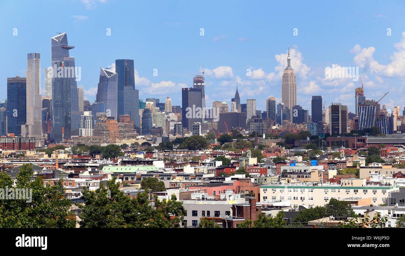 Skyline di Midtown Manhattan, New York City da Riverview-Fisk Park a Jersey City, New Jersey. Foto Stock