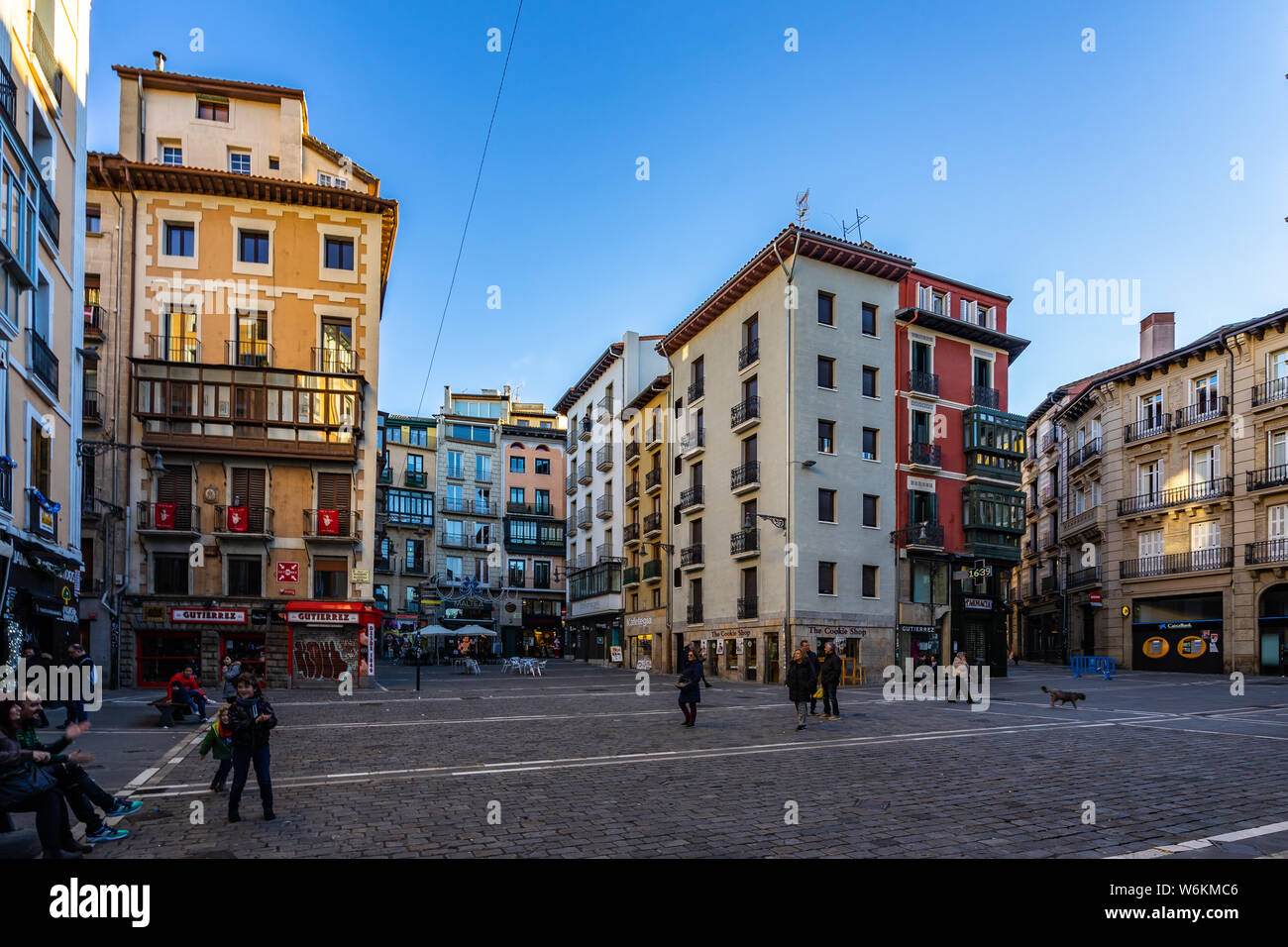 Plaza concistoriali è una delle piazze più importanti di Pamplona città vecchia. Pamplona, Navarra, Spagna, Dicembre 2018 Foto Stock