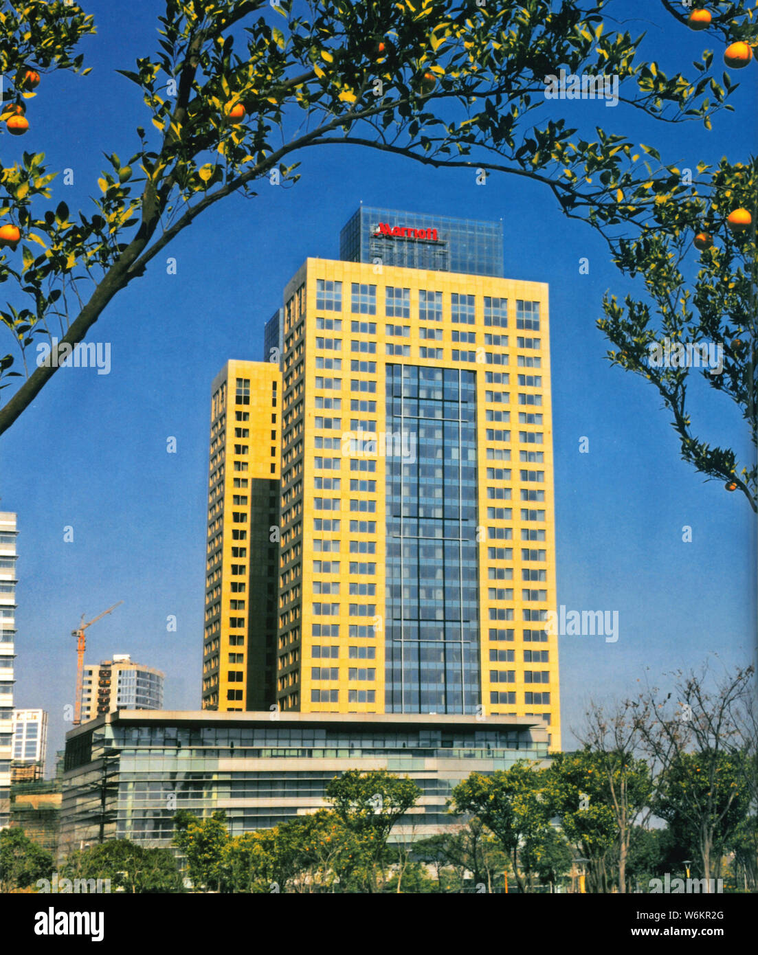 --FILE--Vista di un Marriott Hotel di Marriott International a Shanghai in Cina, 12 aprile 2016. Le autorità di Shanghai hanno indagato Marriott intern Foto Stock