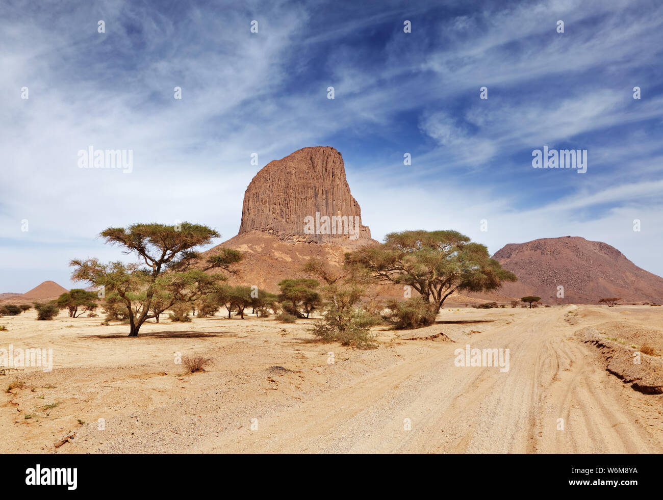 Roccia nel deserto del Sahara, montagne Hoggar, Algeria Foto Stock