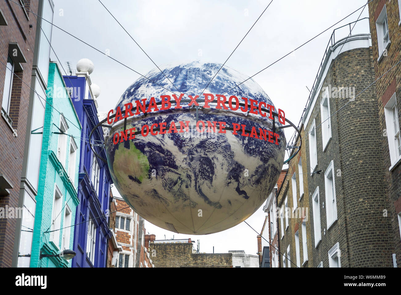 Carnaby Street: Cambiamento climatico: Un oceano un pianeta. Globo. Foto Stock