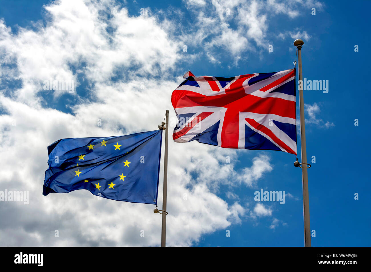 Bandiera europea e britannica Union Jack Flag, bandiera del Regno Unito, concetto Brexit Foto Stock