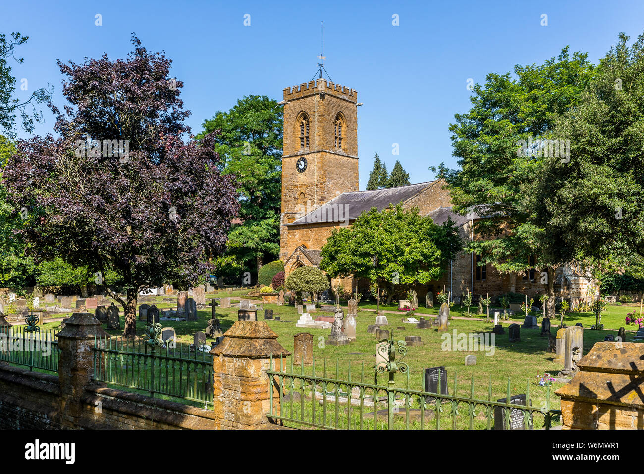 San Pietro e di san Paolo la Chiesa, Abington Park, Northampton Regno Unito Foto Stock