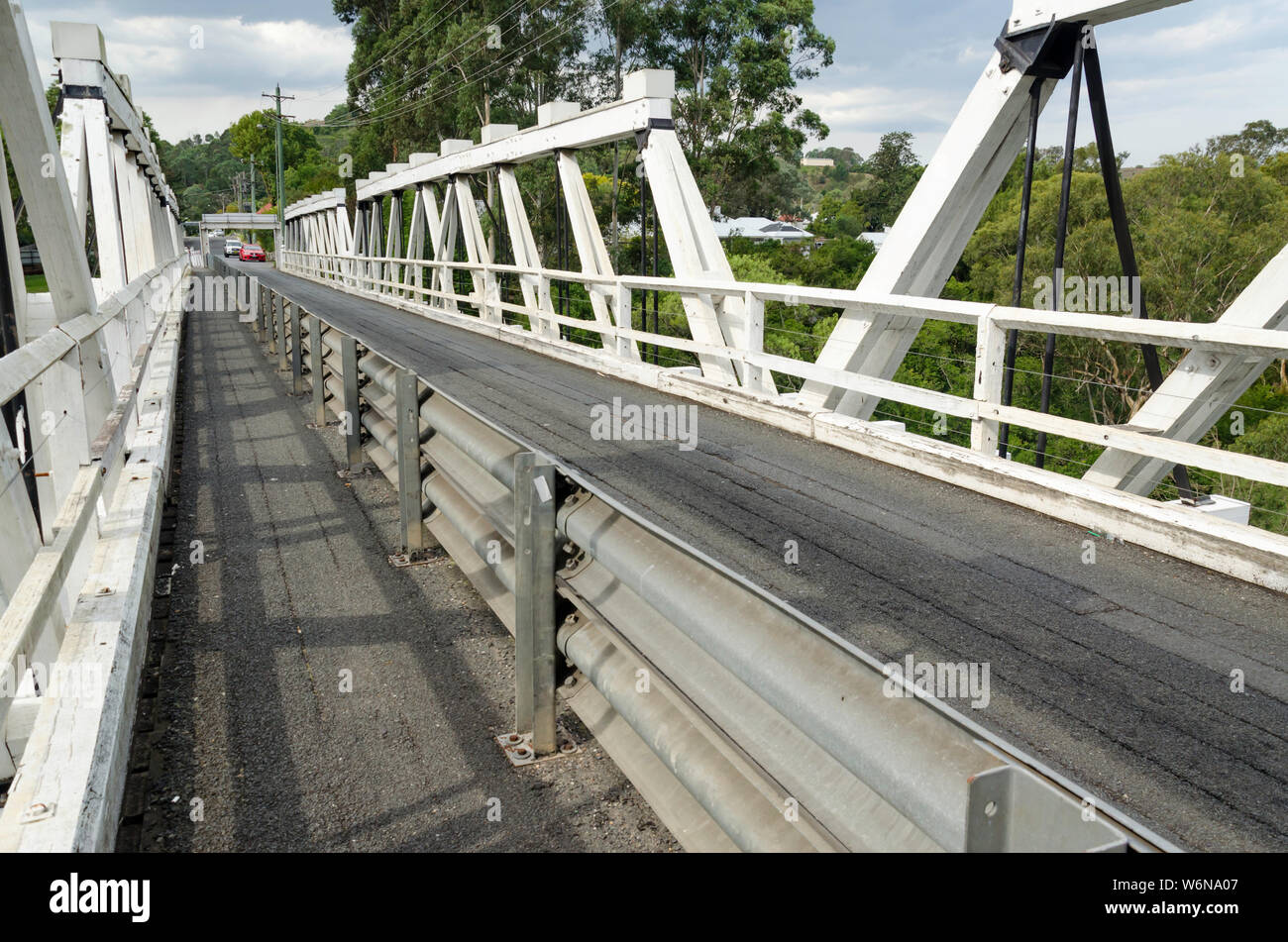 Il ponte Victoria in Picton Nuovo Galles del Sud è stato costruito nel 1897 ed è un patrimonio-elencati di legname travatura a traliccio ponte stradale attraverso la Stonequarry Creek. Foto Stock