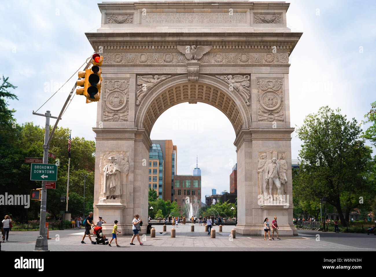 Washington Square Park arch, vista in estate del Washington Memorial Arch nel Greenwich Village (West Village), New York City, Stati Uniti d'America Foto Stock
