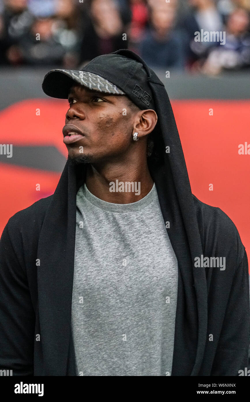 Londra, Inghilterra - 30 ottobre 2016: Manchester United player, Paul Pogba assiste la NFL International Series gioco tra il Cincinatti Bengals e Washington Redskins. Posizione: Wembley Stadium il 30 ottobre 2016 a Londra, Foto Stock