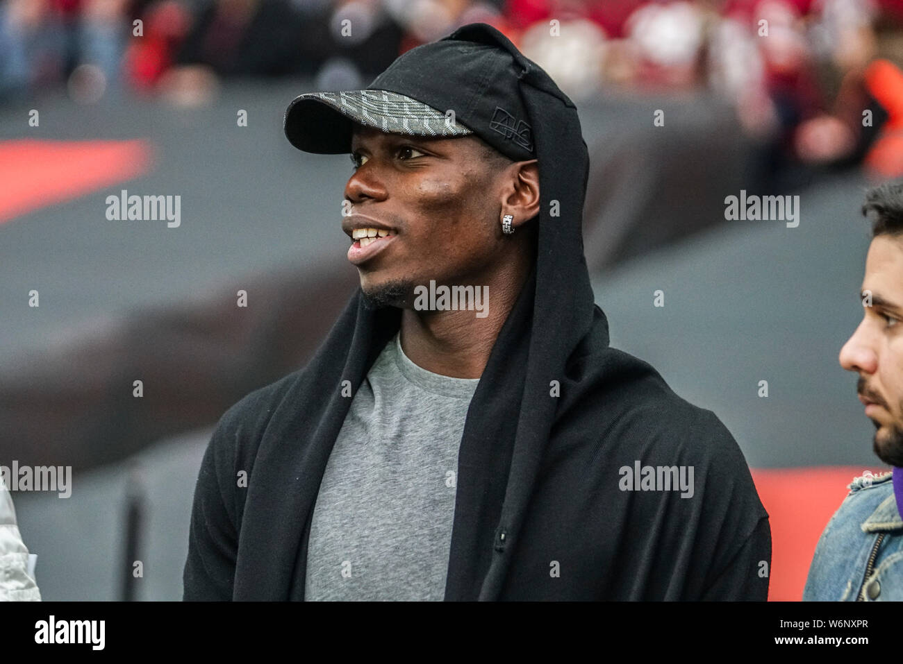Londra, Inghilterra - 30 ottobre 2016: Manchester United player, Paul Pogba assiste la NFL International Series gioco tra il Cincinatti Bengals e Washington Redskins. Posizione: Wembley Stadium il 30 ottobre 2016 a Londra, Foto Stock