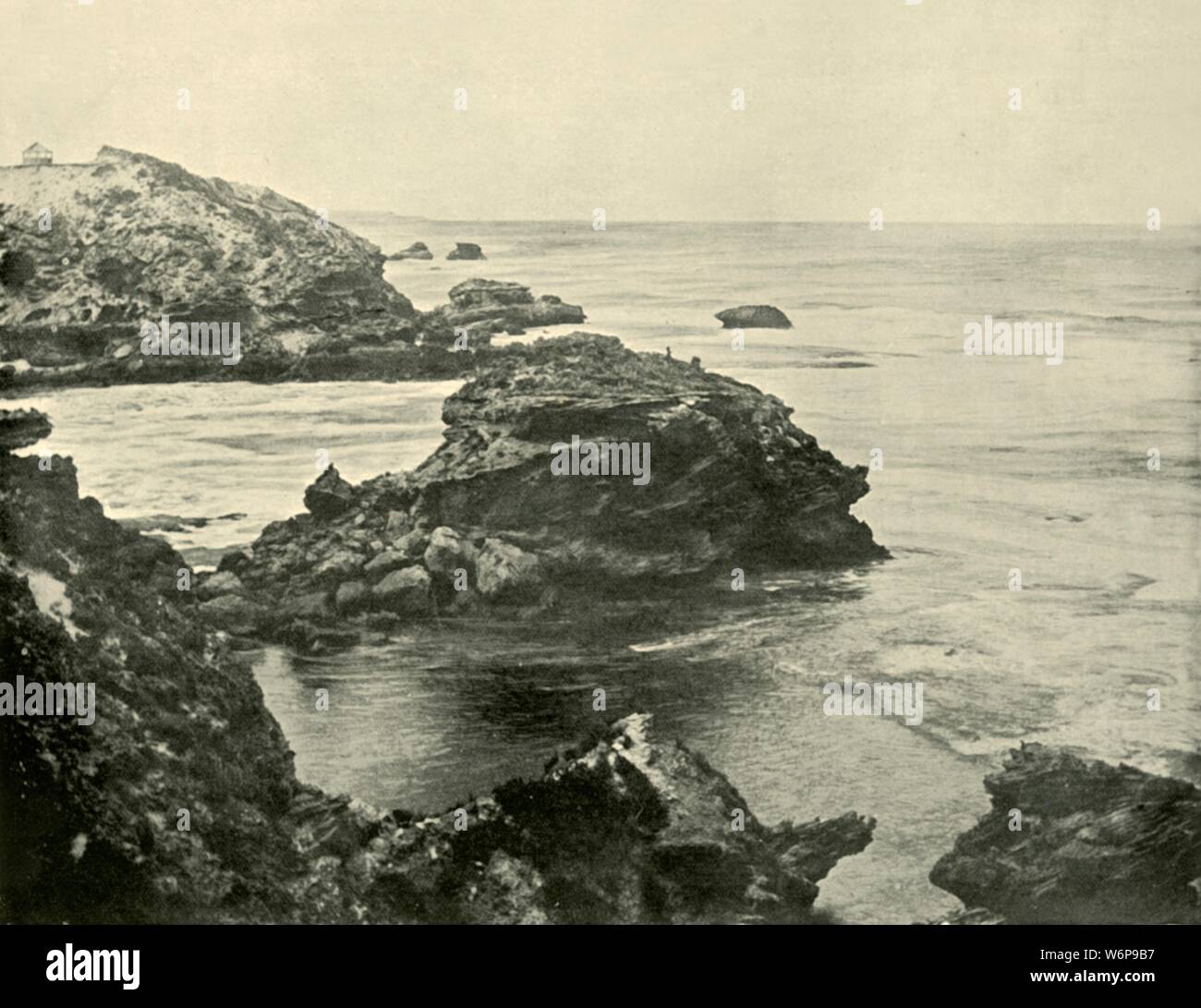 "Giubileo punto, Back Beach, Sorrento", 1901. In 1803, Sullivan Bay in Sorrento divenne il sito di Victoria della terraferma primo insediamento europeo, a causa di una mancanza di acqua dolce la liquidazione si trasferì a Hobart in Tasmania. Da "Australia Federated". [La società Werner, London, 1901] Foto Stock