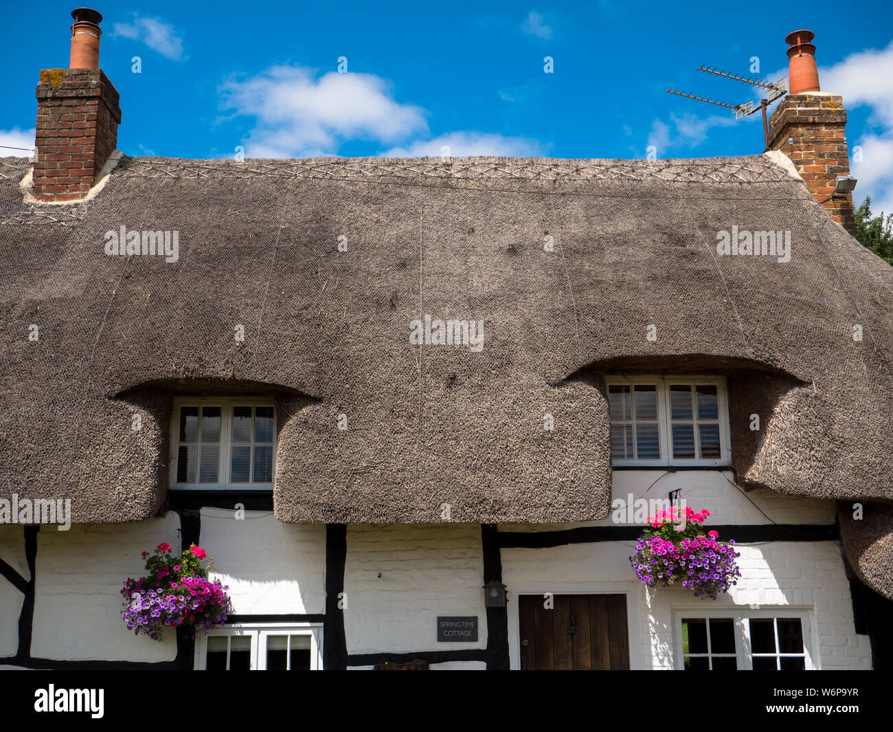 Cottage con il tetto di paglia, idillio rurale, Chiltern Hills, Aldworth, Berkshire, Inghilterra, Regno Unito, GB. Foto Stock
