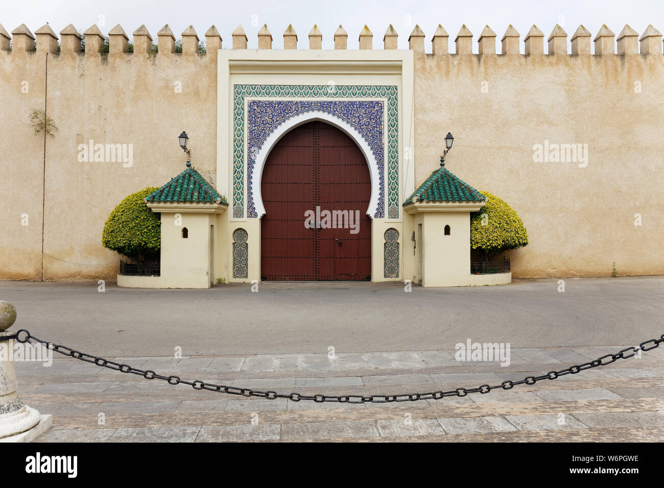 Fes, Marocco: 04 marzo 2019: Palazzo reale Fes Palais Royale è un esempio incredibile di restauro moderno. Foto Stock