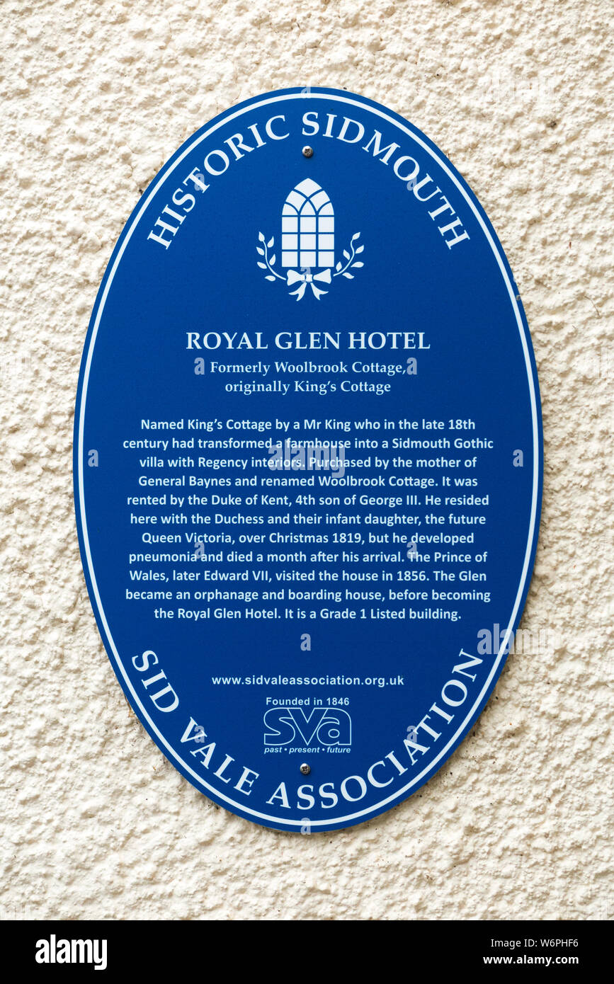 Targa blu sul Royal Glen Hotel a Sidmouth, nel Devon. Regno Unito. Il Duca di Kent, padre della regina Victoria, morto nel 1819 a Woolbrook Cottage, ora il Royal Glen Hotel. (110) Foto Stock