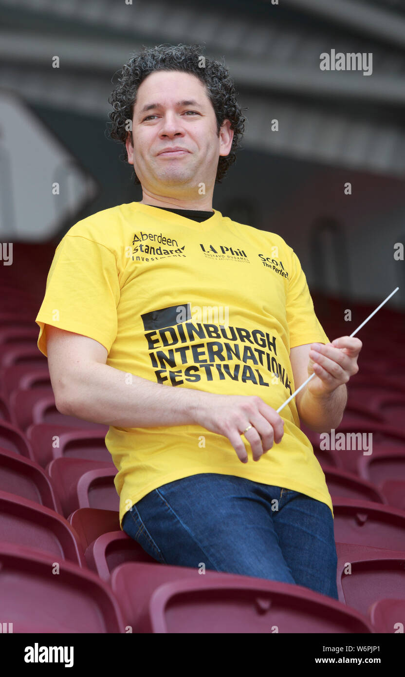 Edinburgh, Regno Unito. 2 agosto 2019. Foto chiamata Aberdeen investimenti standard di apertura dell'evento: LA Phil a Tynecastle come una parte di Edinburgh International Festival. Foto di Gustavo Dudamel. Credito: pak@ Mera/Alamy Live News Foto Stock