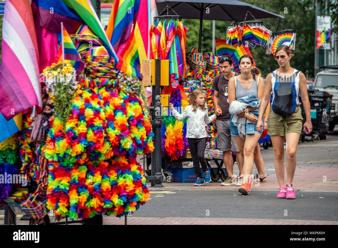 Brighton, Sussex, Regno Unito. 2 agosto, 2019. I preparativi per questo weekend di orgoglio celebrazioni in Brighton Credito: Andrew Hasson/Alamy Live News Foto Stock