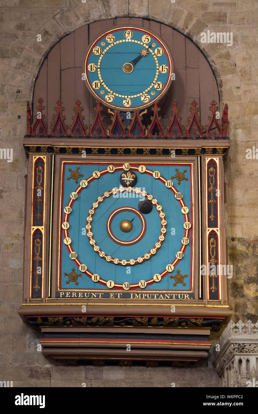Exeters orologio astronomico che risale al 1484, con un più piccolo minuto comporre aggiunto nel 1760. Interno della Cattedrale di Exeter. Exeter, Regno Unito. (110) Foto Stock