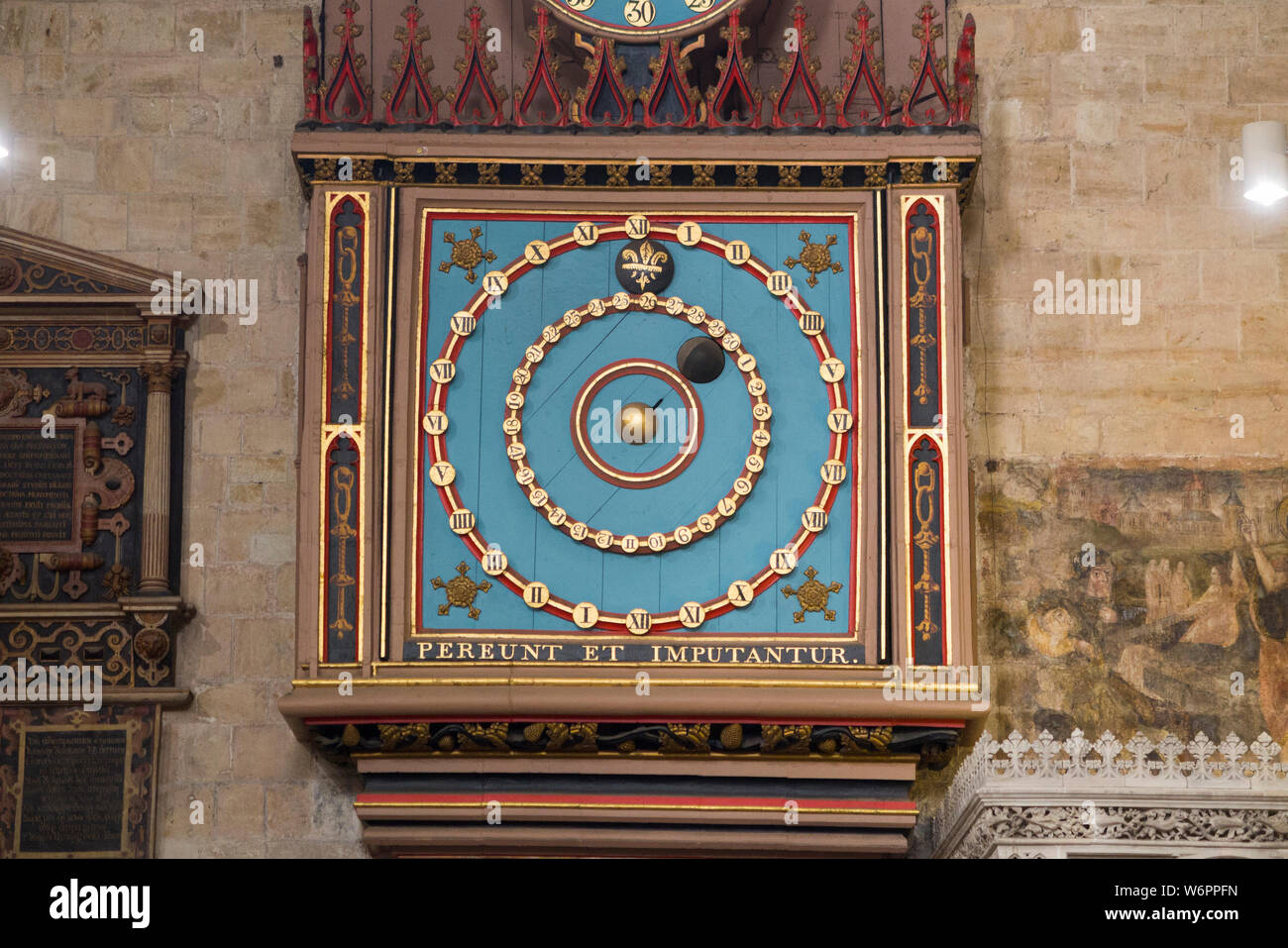 Exeters orologio astronomico che risale al 1484, con un più piccolo minuto comporre aggiunto nel 1760. Interno della Cattedrale di Exeter. Exeter, Regno Unito. (110) Foto Stock