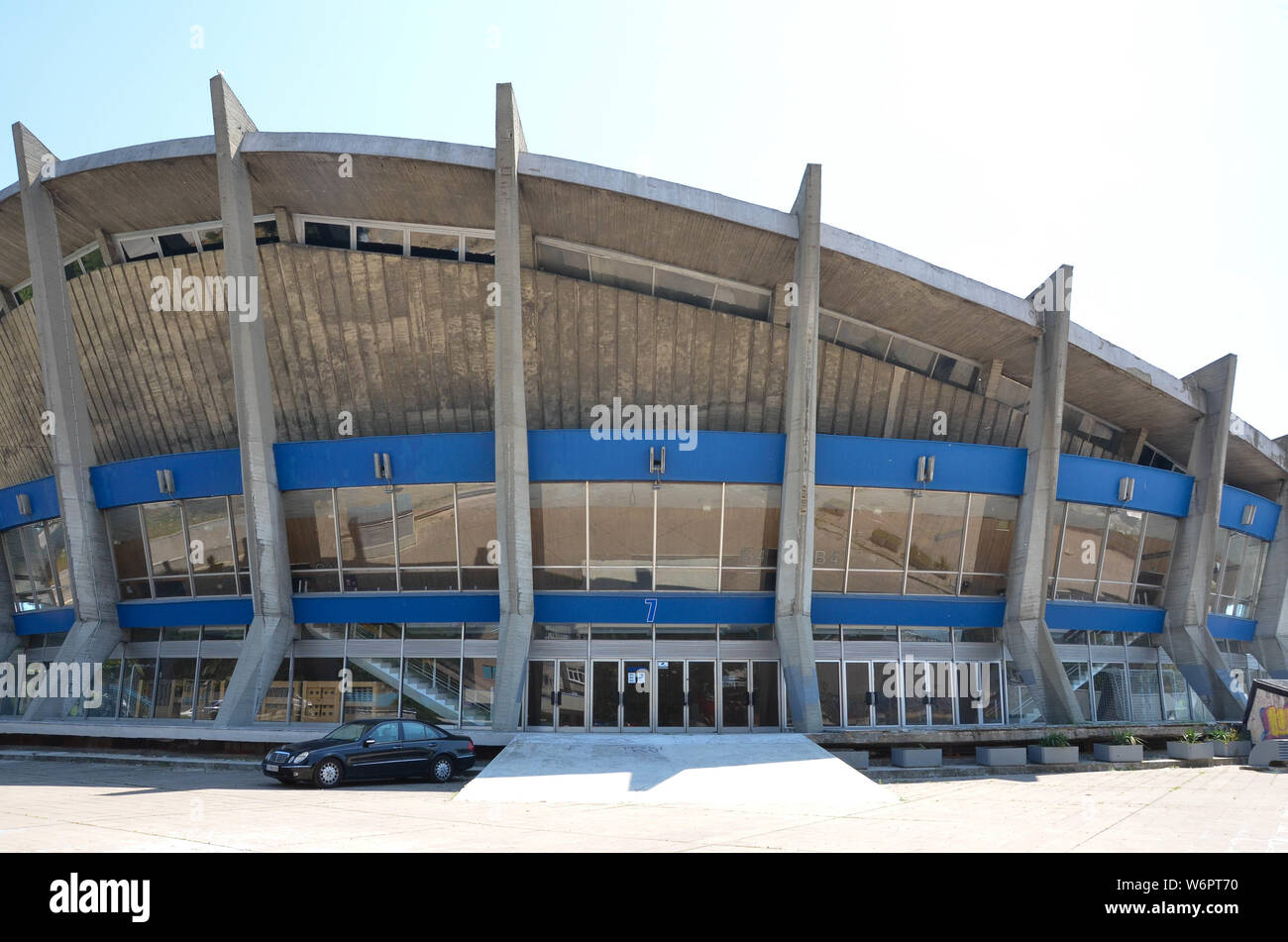 Palazzo della Cultura e dello sport (costruito 1968, architetto Stefan Kolchev, brutalist, socialista stile modernista), Varna, Bulgaria, costa del Mar Nero, Luglio 2019 Foto Stock